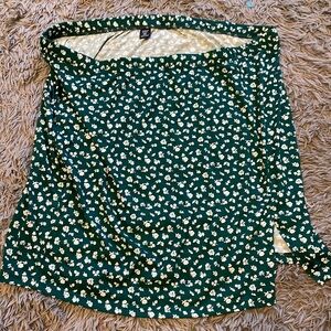 Emerald green floral mini skirt